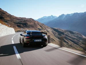 Waarom de gemiddelde 911-rijder het in zijn broek doet voor deze Porsche Cayman