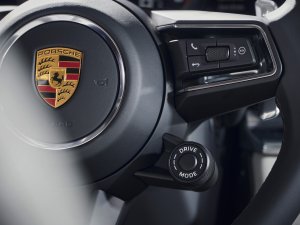 De Porsche Panamera Turbo S E-Hybrid heeft veel te veel vermogen
