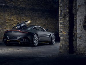 Cool? Of suf? Aston Martin Vantage en DBS 007 Edition