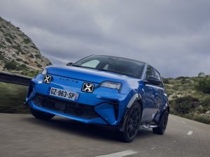 TEST Alpine A290: elektrische hot hatch, sneller en goedkoper dan Polo GTI