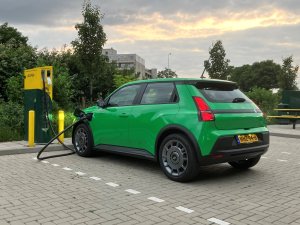 Renault 5 (40 kWh): actieradius gemeten bij 100 en 130 km/h
