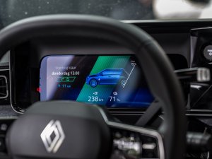Hele EV-wereld kijkt wat vijftig Renault 5’s in Utrecht voor elkaar krijgen