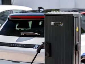 Hele EV-wereld kijkt wat vijftig Renault 5’s in Utrecht voor elkaar krijgen