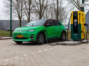 3 voordelen en 3 nadelen van de elektrische Renault 5