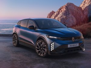 Ondergesneeuwde Franse EV krijgt lagere prijs en grotere actieradius (+ VIDEO)