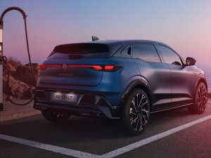 Ondergesneeuwde Franse EV krijgt lagere prijs en grotere actieradius (+ VIDEO)