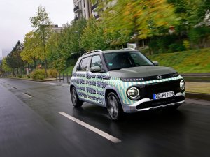 Review: Hyundai Inster (2024) legt lat torenhoog voor goedkope elektrische auto’s