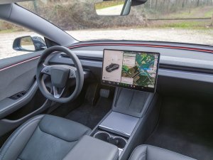Review Tesla Model 3 (2023): drie stappen voorwaarts, één duiksprong achterwaarts