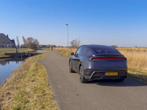 Review: Tesla Model Y (2025) laat concurrentie naar adem happen