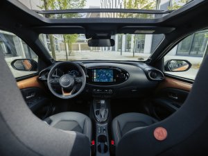 Deze nieuwe Toyota is de goedkoopste hybride van Nederland en plotseling spotgoedkoop