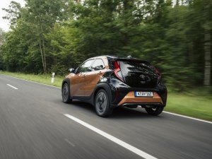 Deze nieuwe Toyota is de goedkoopste hybride van Nederland en plotseling spotgoedkoop