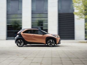 Deze nieuwe Toyota is de goedkoopste hybride van Nederland en plotseling spotgoedkoop