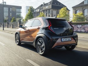 Deze nieuwe Toyota is de goedkoopste hybride van Nederland en plotseling spotgoedkoop