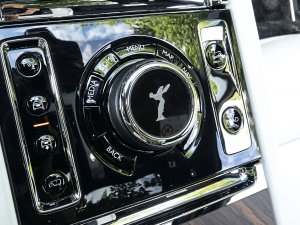 BMW Isetta vs. Rolls-Royce Cullinan: wat stampen we lekker, hè
