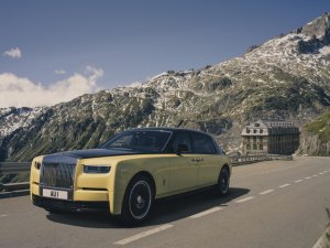 Spot jij de 8 verwijzingen naar de beste Bond-film ooit in deze Rolls-Royce Phantom 'Goldfinger'?