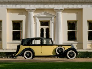 Spot jij de 8 verwijzingen naar de beste Bond-film ooit in deze Rolls-Royce Phantom 'Goldfinger'?