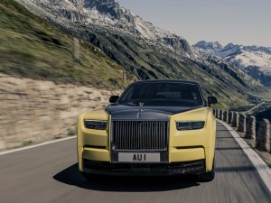 Spot jij de 8 verwijzingen naar de beste Bond-film ooit in deze Rolls-Royce Phantom 'Goldfinger'?