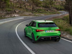 Vernieuwde Audi RS 3 (2024) kost 21.598 euro per cilinder