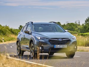 Dit automerk zet de rem op EV’s en zweert ineens bij hybrides
