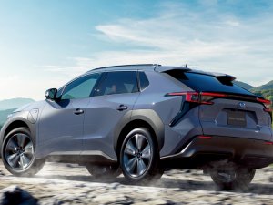 Dit automerk zet de rem op EV’s en zweert ineens bij hybrides