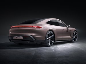 Elektrische Porsche Taycan nu eindelijk onder de 100.000 euro