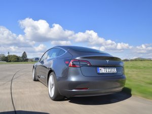 Test BMW 3-serie vs. Tesla Model 3: wat is de sportiefste zakensedan?