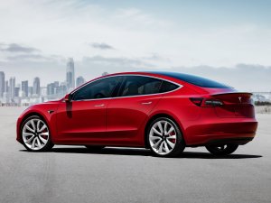 Mega-order voor Tesla! Autoverhuurder Hertz bestelt 100.000 elektrische auto's