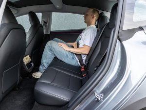 TEST loodzware Volkswagen ID.7 maakt op dit verrassende punt gehakt van Tesla Model 3