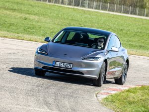 TEST loodzware Volkswagen ID.7 maakt op dit verrassende punt gehakt van Tesla Model 3