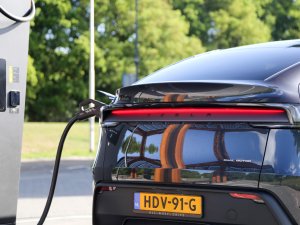 Tesla Model Y (2025): actieradius gemeten bij 100 en 130 km/h