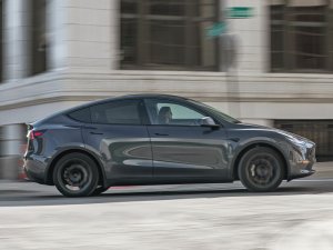 Tesla pleit voor hogere boetes voor te vieze auto's. Eigenbelang? Ja, natuurlijk ...