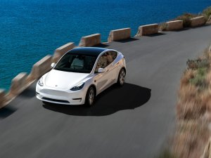 Nieuwe Tesla Model Y Long Range RWD: 67 km erbij en 3000 euro eraf