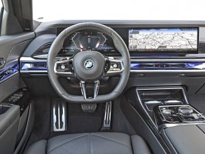 TEST: waarom de BMW i7 een van de comfortabelste auto’s ter wereld is