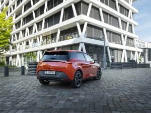 TEST - Is er iemand die deze goedkope plug-in hybride durft te kopen?