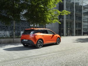 TEST - Is er iemand die deze goedkope plug-in hybride durft te kopen?