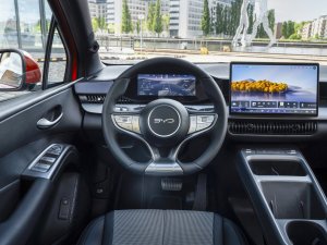 TEST - Is er iemand die deze goedkope plug-in hybride durft te kopen?
