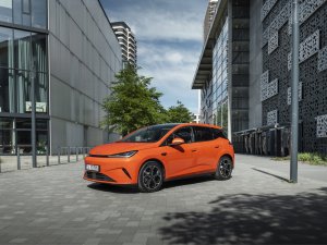 TEST - Is er iemand die deze goedkope plug-in hybride durft te kopen?