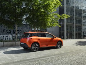TEST - Is er iemand die deze goedkope plug-in hybride durft te kopen?