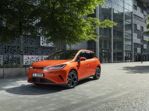 TEST - Is er iemand die deze goedkope plug-in hybride durft te kopen?