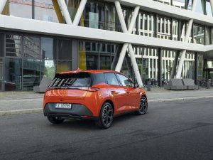 TEST - Is er iemand die deze goedkope plug-in hybride durft te kopen?
