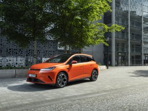 TEST - Is er iemand die deze goedkope plug-in hybride durft te kopen?