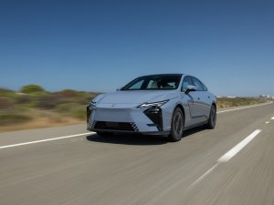 TEST - Lexus ES