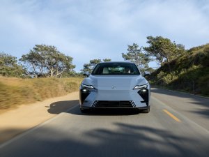 TEST - Lexus ES