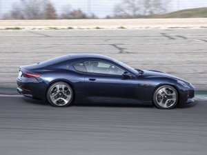 TEST Maserati GranTurismo Folgore: hoe kan iets zó saai én zó bruut zijn?