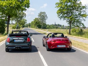 TEST Mazda MX-5 tegen Mini Cabrio is een strijd van gevoel tegen verstand