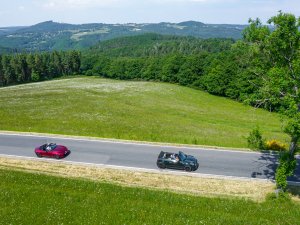 TEST Mazda MX-5 tegen Mini Cabrio is een strijd van gevoel tegen verstand