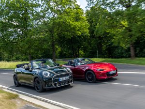 TEST Mazda MX-5 tegen Mini Cabrio is een strijd van gevoel tegen verstand