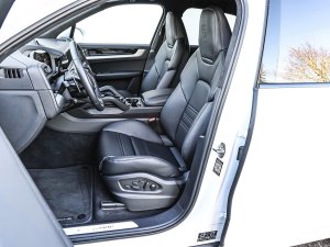Test: Porsche 911 in SUV-formaat jaagt BMW X5 en Volkswagen Touareg stuipen op het lijf