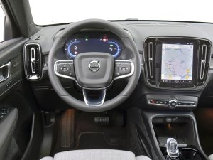 TEST: Waarom Volvo EX40 terecht 12.000 euro duurder is dan Hyundai Kona