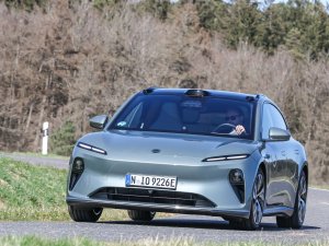 Test: zo gaat de Audi A6 e-tron de BMW i5 Touring te lijf